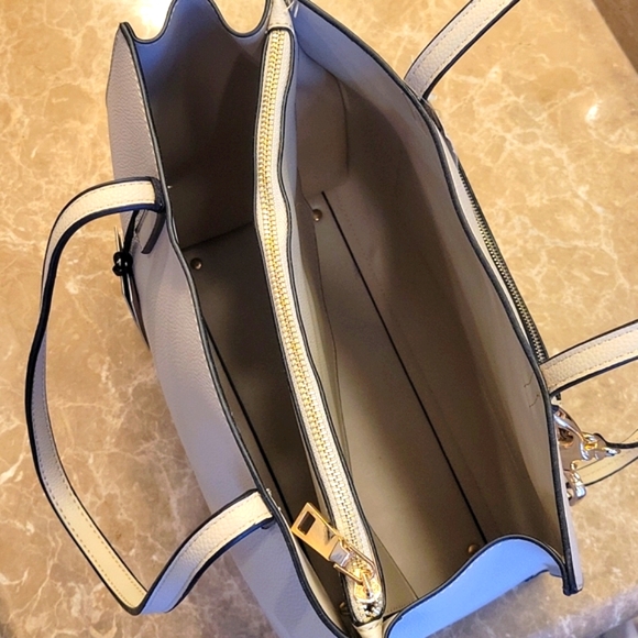 La Terre Fashion multi-compartment open-top satchel - Picture 6 of 16